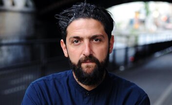 "Misstrauensgemeinschaften. Zur Anziehungskraft von Populismus und Verschwörungsideologien"