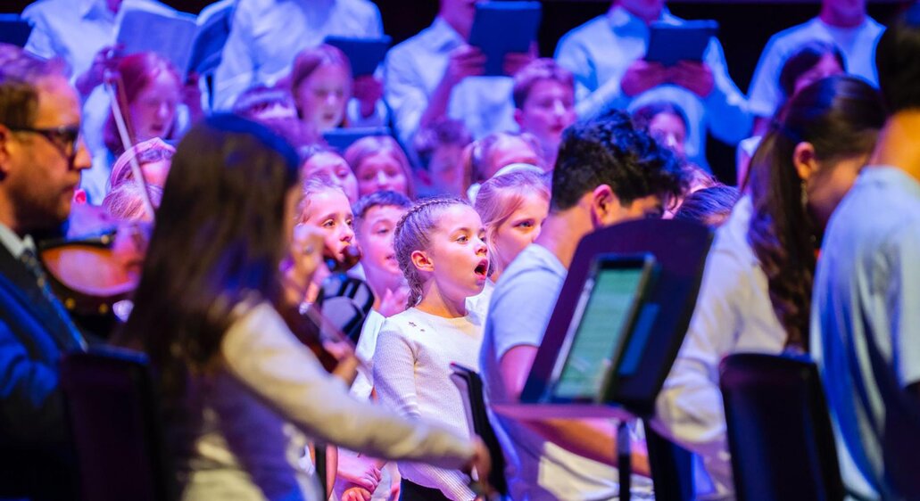 Familienkonzert der "Bristol Grammar School mit Chor, Orchester und Folk Band " 