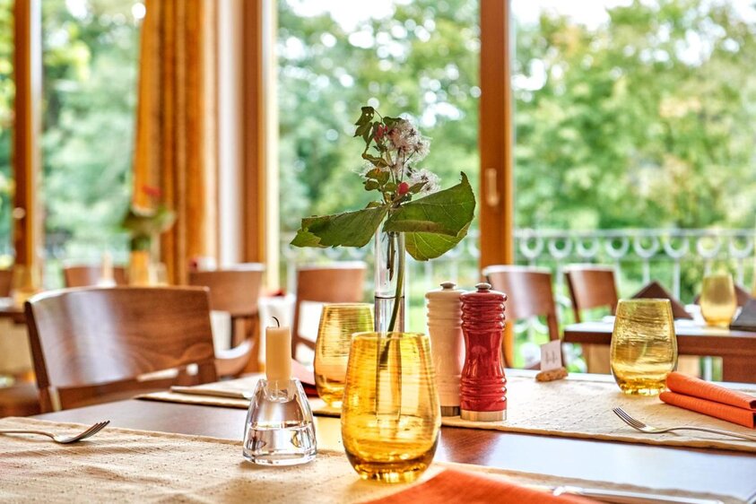 Thüringer Weingut Zahn in Großheringen OT Kaatschen, Restaurant "Thüringer Weinstube"