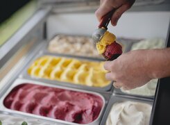 Cauerwitz-Die-Eisfreunde-Eistheke