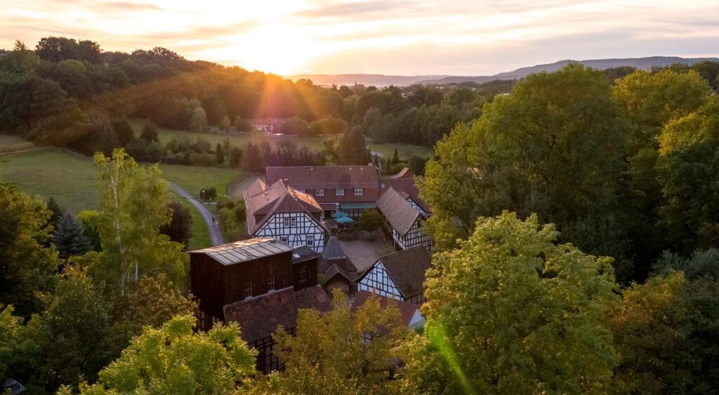 Drohnenaufnahme um das Areal der Hammermühle in Stadtroda, entlang des Radfernweges Thüringer Städtekette