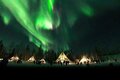 Auroras im Norden mit Zelten<br>