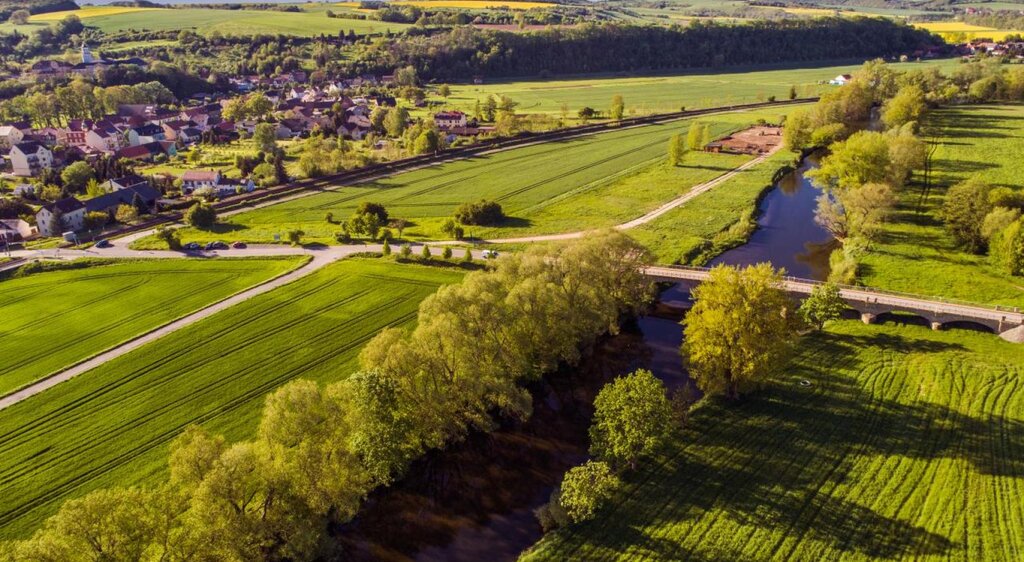 Luftaufnahme der Elsterbrücke bei Crossen