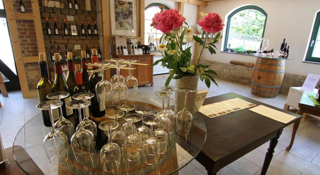 Im Thüringer Weingut Bad Sulza kann man bei zahlreichen Veranstaltungen viel über Geschichte und Herstellung des Weines erfahren, bevor man ihn direkt vor Ort kaufen kann.