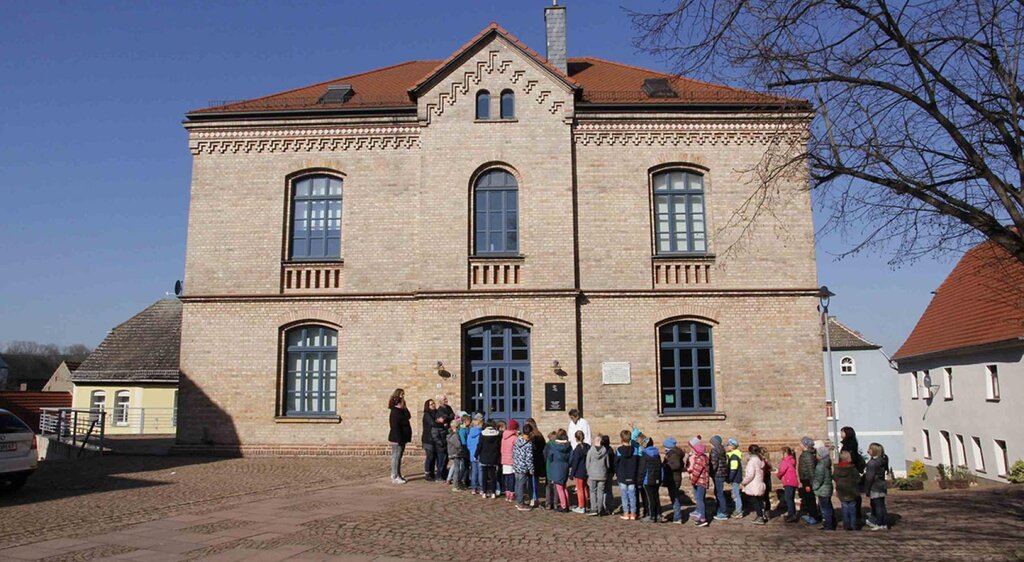 Besuch einer Kindergartengruppe im neuen Carl-Loewe-Museum