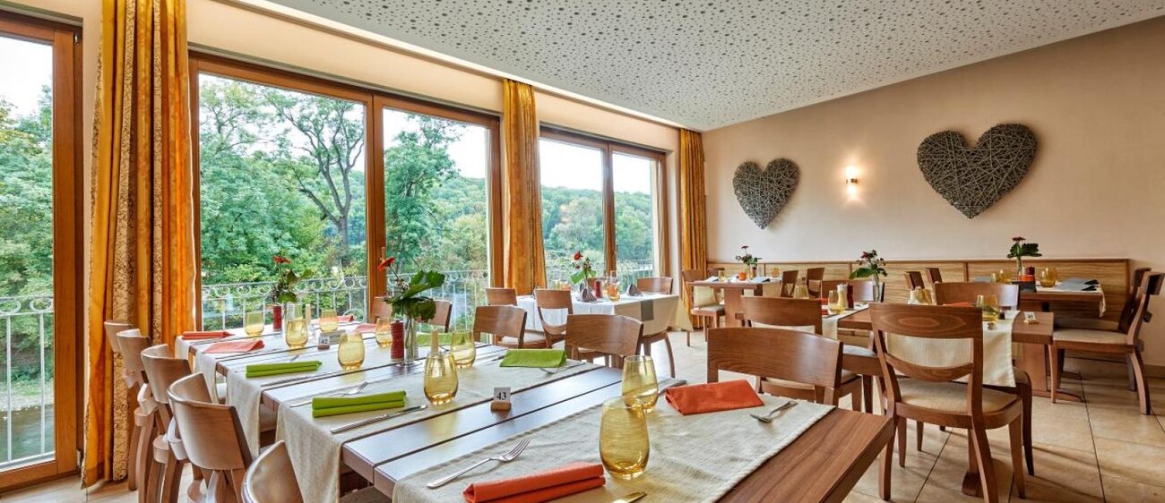 Thüringer Weingut Zahn in Großheringen OT Kaatschen, Restaurant "Thüringer Weinstube"