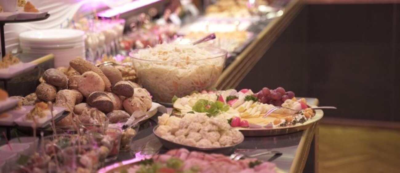 Lecker Salate und Brote