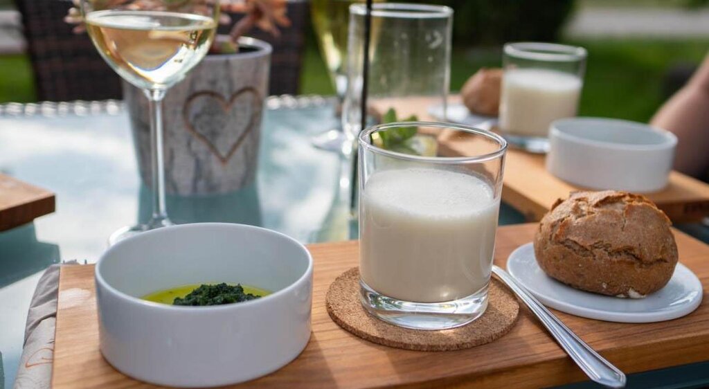 Thüringer Tischkultur: Bärlauchsuppe im Restaurant "Zur Kanone" in Tautenhain