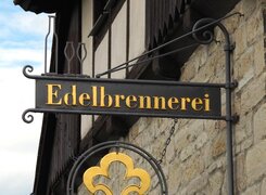 Freyburg-Edelbrennerei-Schloss-Neuenburg-Eingang-Schild