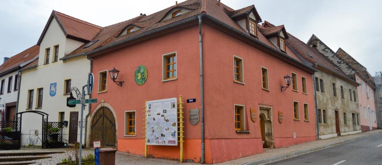 Nebra - Heimatmuseum und Hedwig-Courths-Maler-Archiv