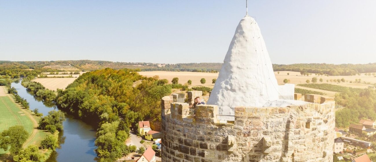 Blick auf den Aussichtsturm von Burg Schönburg