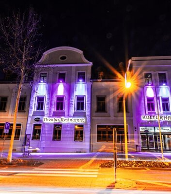 Kulturhaus Weißenfels mit Ambientebeleuchtung außen