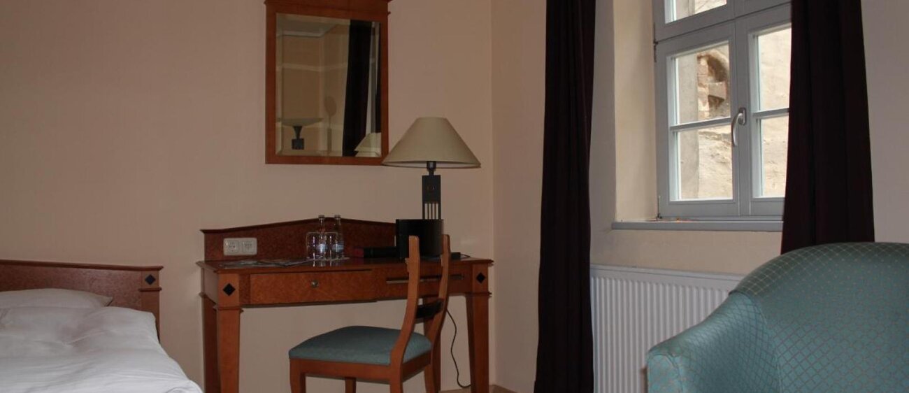 Inneneinrichtung des Ferienzimmers im Kloster in Memleben