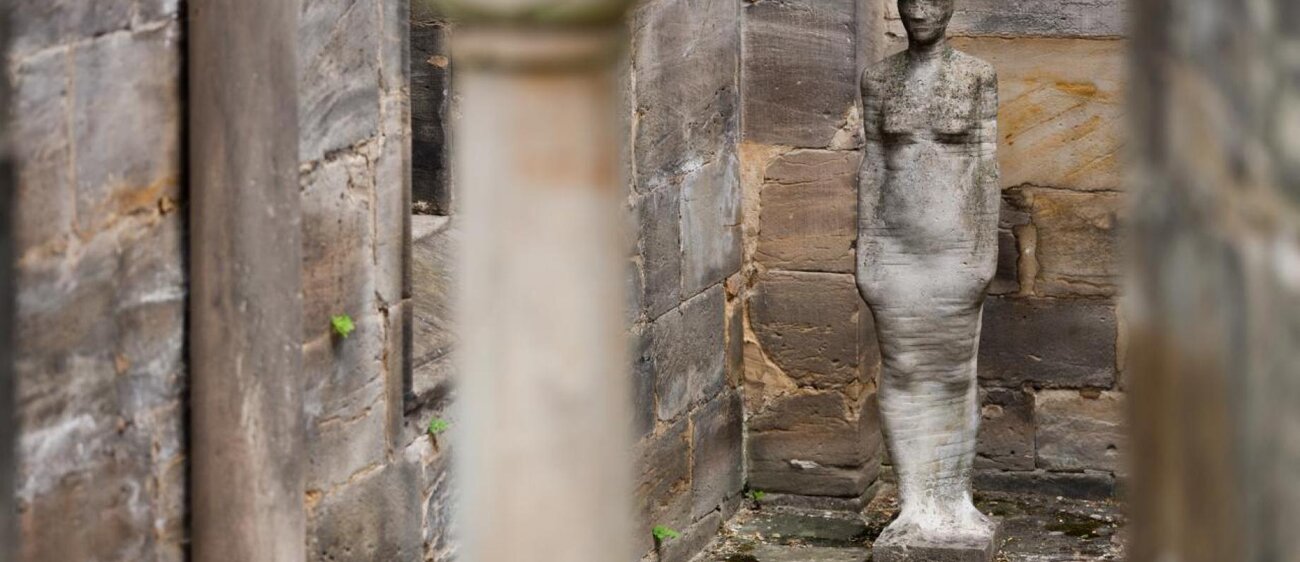 Statue an der Klosterkirche Thalbürgel