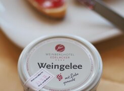 Freyburg-Weinberghotel-Edelacker-Weingelee-4