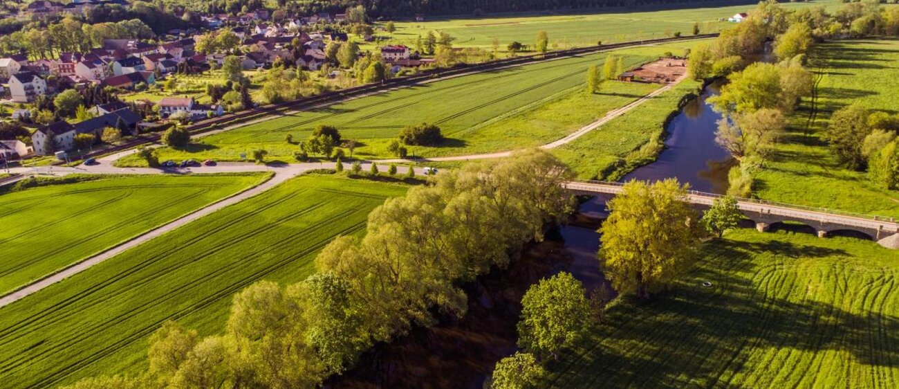 Luftaufnahme der Elsterbrücke bei Crossen