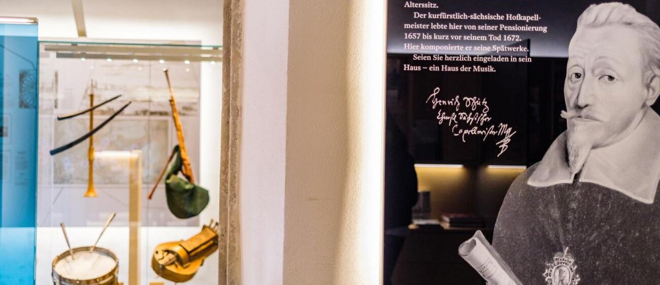 Tafel mit Porträt und einem Zitat von Heinrich-Schütz im Eingangsbereich des Heinrich-Schütz-Hauses Weißenfels