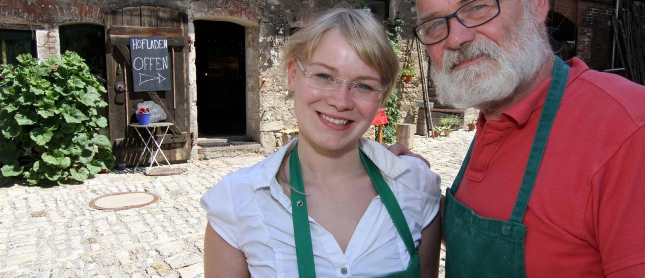 Freundliche Bedienung erwartet die Besucher im Hofladen Nr. 5 in Kleinromstedt.