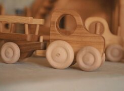 Oechlitz-Werkstatt-für-Holzspielzeug-Steffen-Schmidt-Holzauto