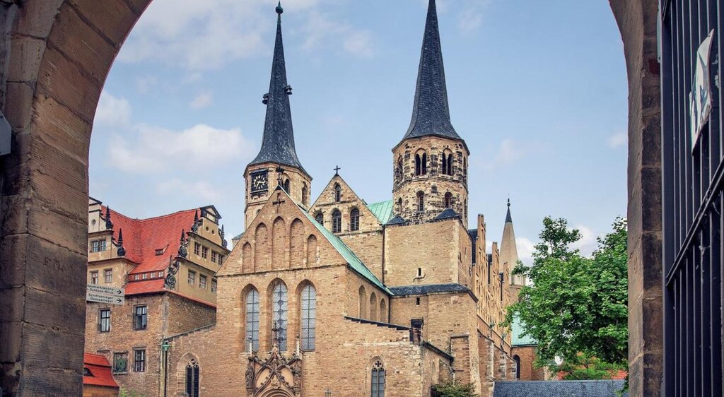 Westfassade des Merseburger Doms