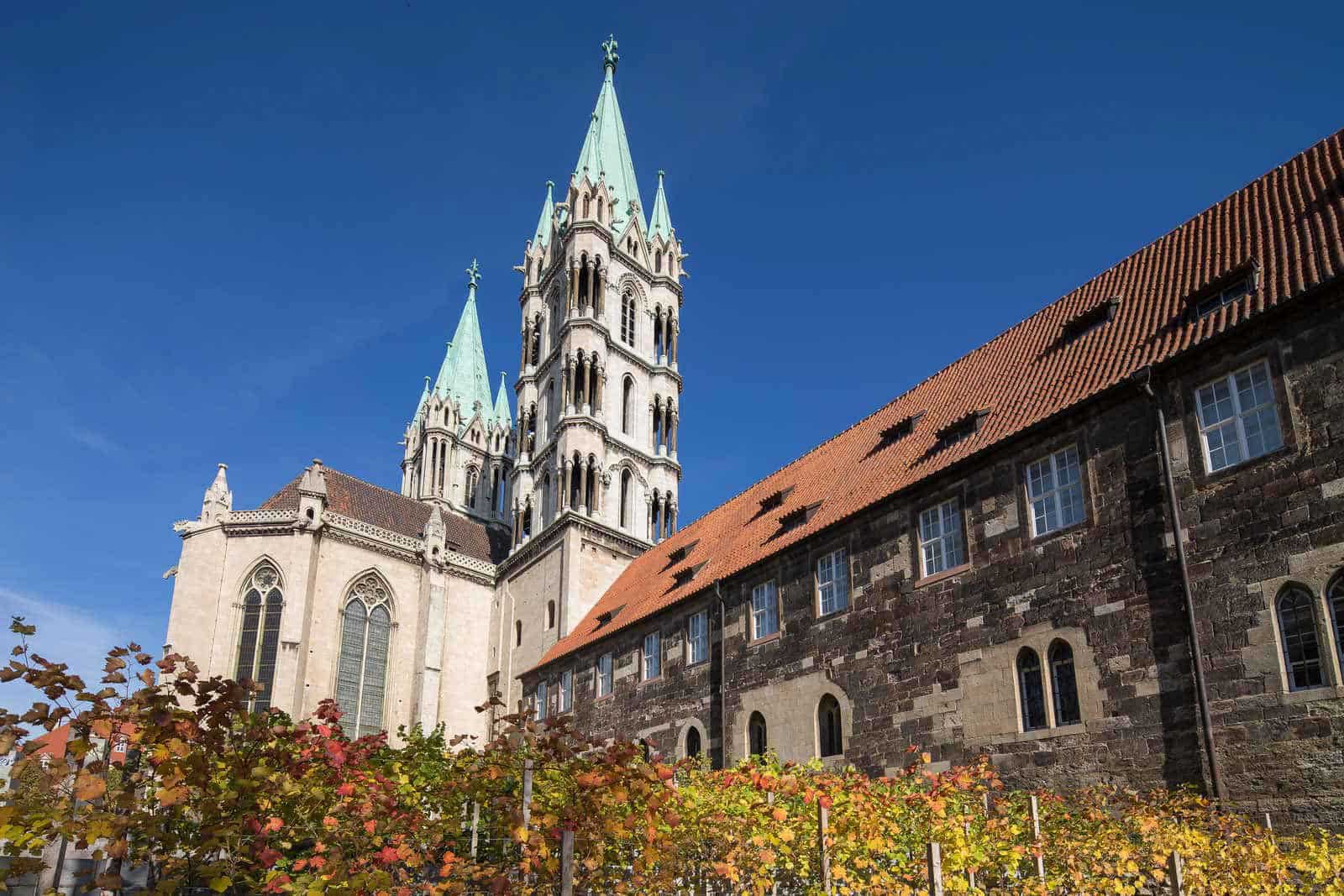 De Dom van Naumburg van buitenaf overdag