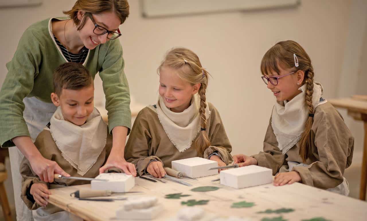 Three children in children's dormitory care in Naumburg Cathedral