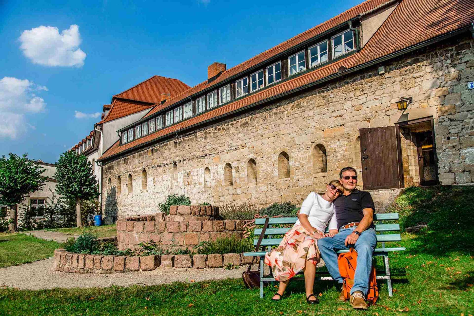 In front of the Romanesque House Bad Koesen (c) Saale-Unstrut-Tourismus e.V., Transmedial