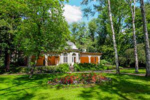 The Bad Sulza spa park is home to the brine drinking hall (c) Laura Schneider