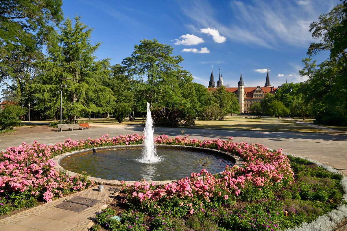 Der Merseburger Schlossgarten liegt direkt neben dem Dom-Schloss-Ensemble (c) Saale-Unstrut-Tourismus e.V., Wolfgang Kubak