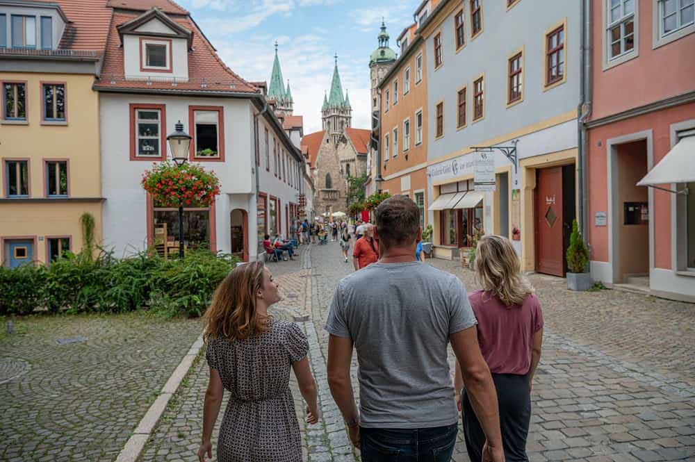 Auf dem Weg zum Naumburger Dom (c) Saale-Unstrut-Tourismus e.V., Falko Matte