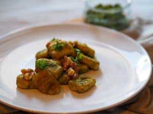 ready dish gnocchi with walnut pesto