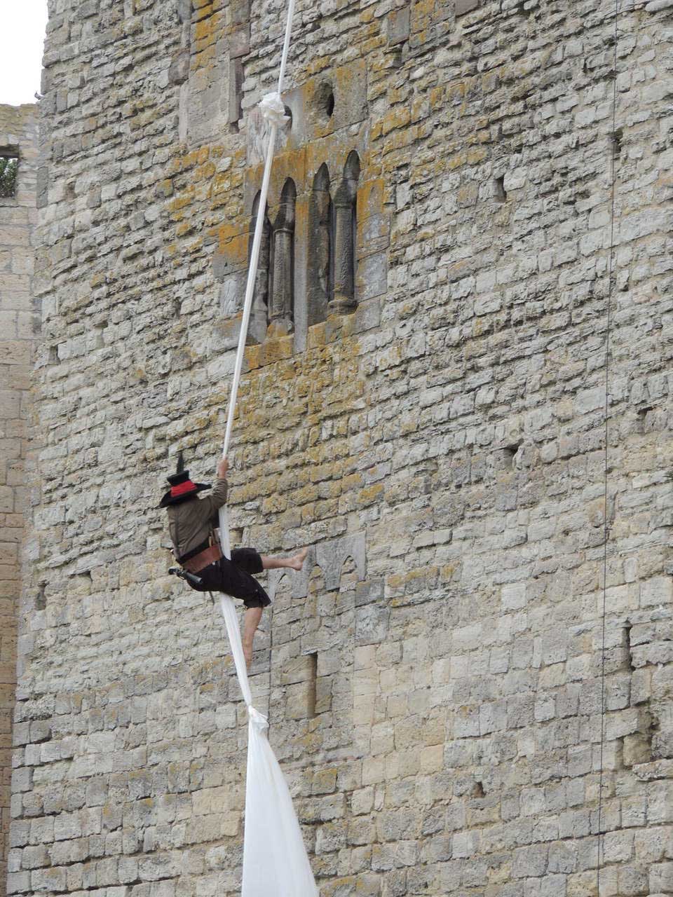 Räuber Hotzenplotz am Turm der Burg Querfurt (c) Filmburg Querfurt