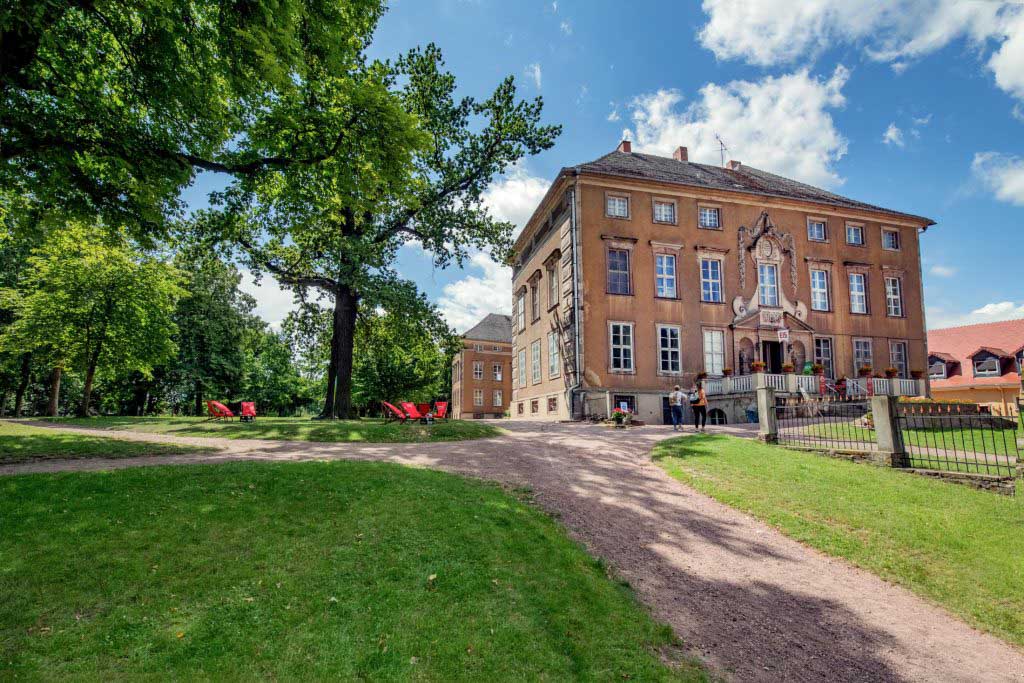 Castle park with Ostrau Castle (c) Saale-Unstrut-Tourismus e.V., Falko Matte