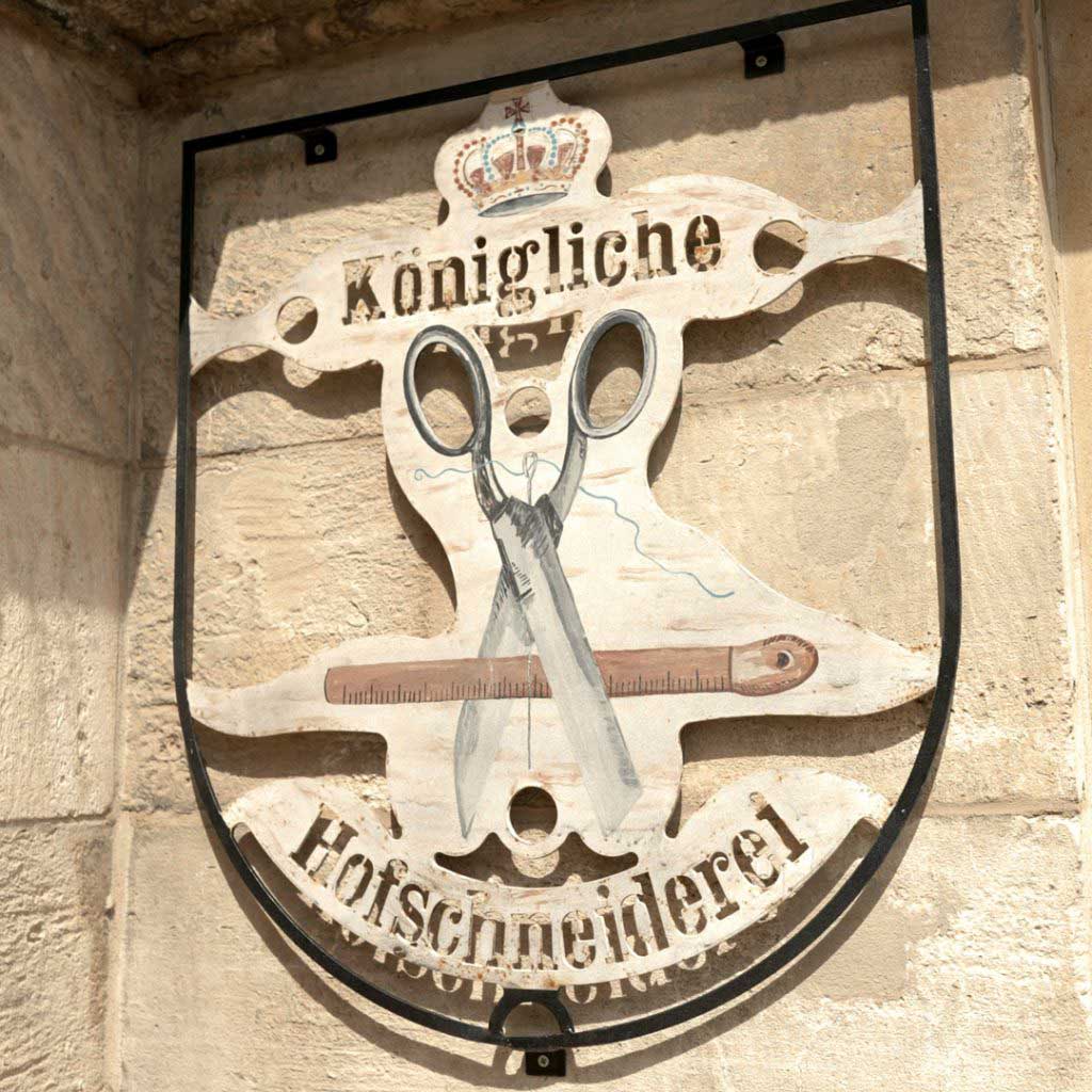 Wappen der königlichen Hofschneiderei Merseburg (c) Daniel Remler