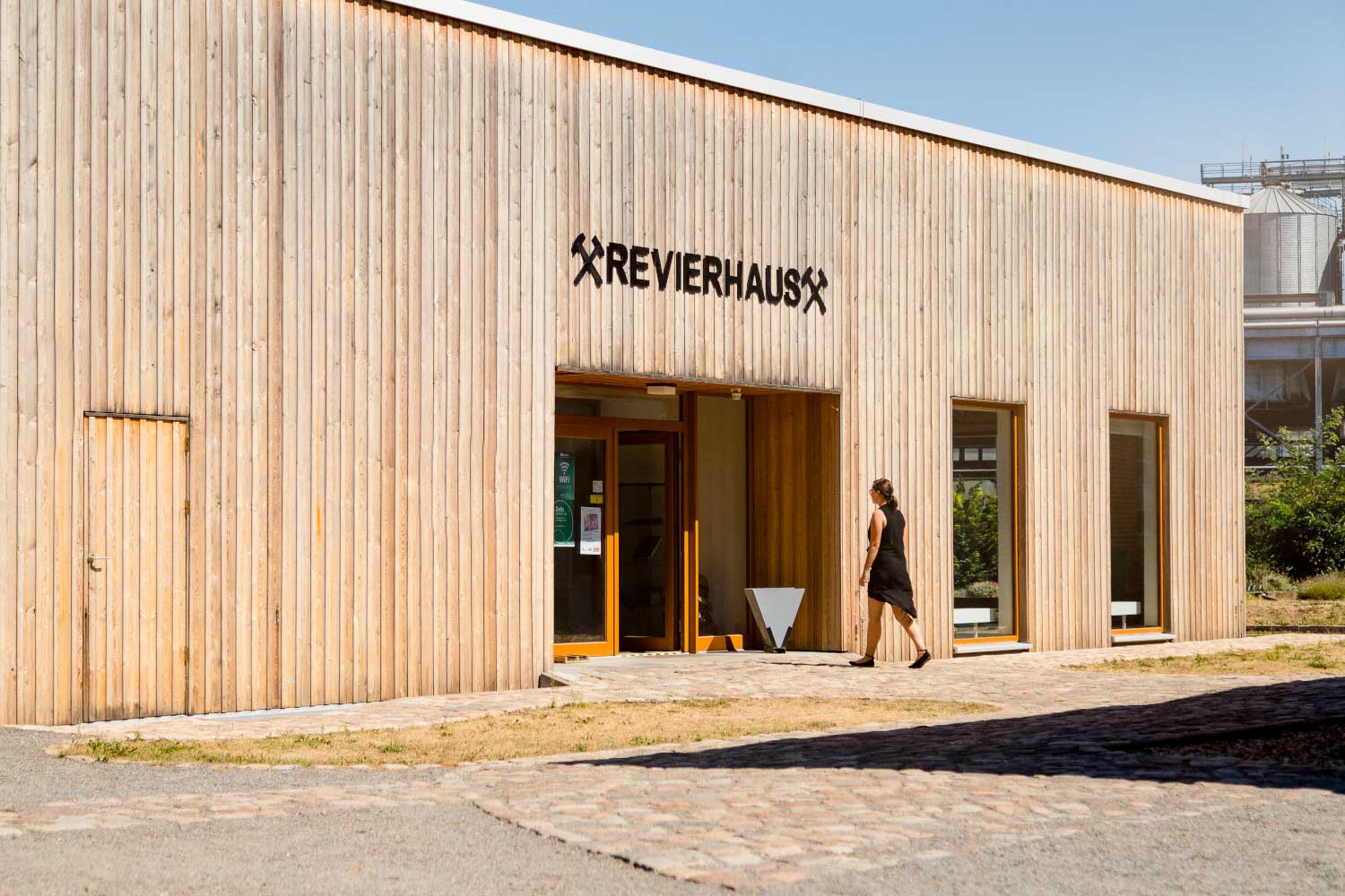 Ingang van de brikettenfabriek Herrmannschacht (c) Saale-Unstrut-Tourismus e.V., Transmedial
