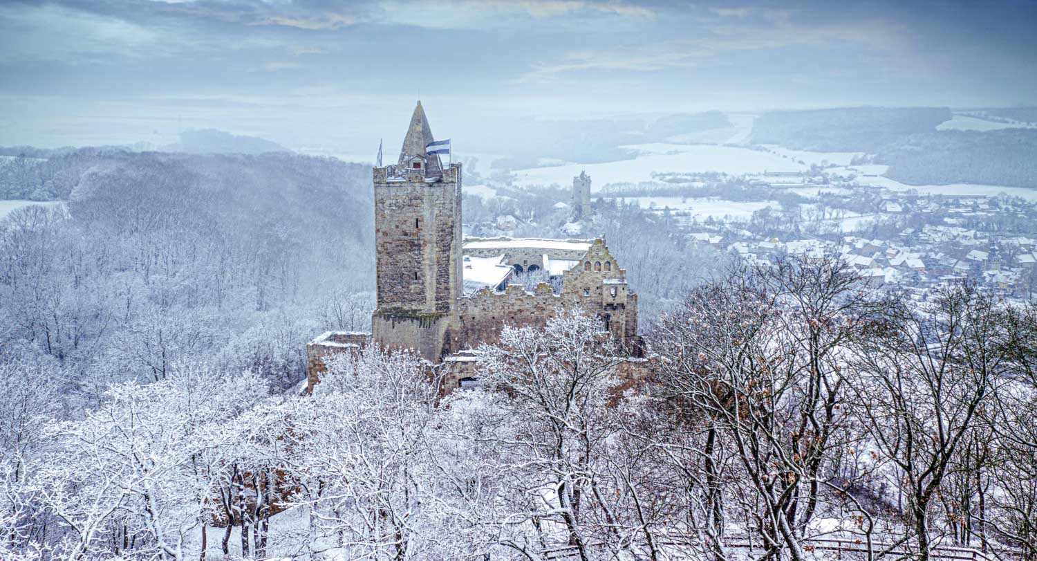 Winterspaziergang in Saale-Unstrut entlang der Rudelsburg bei Bad Kösen (c) Saale-Unstrut-Tourismus e.V., Falko Matte