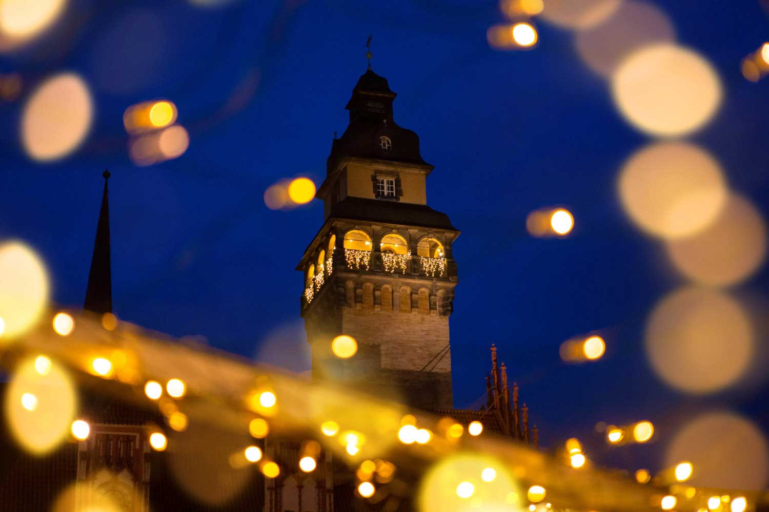 Weihnachtliches Ambiente herrscht rund um das Rathaus in Zeitz (c) Stadt Zeitz, René Weimer