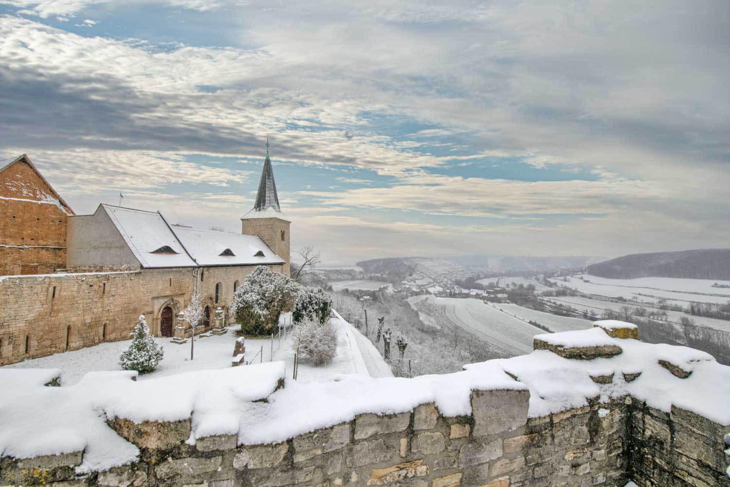 Winterspaziergang in Saale-Unstrut auf dem Geopfad Zscheiplitz (c) Saale-Unstrut-Tourismus e.V., Falko Matte