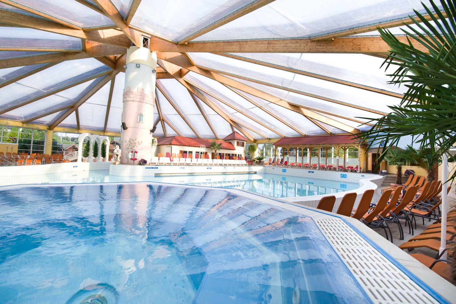 The interior of the Kristall Therme is generously designed (c) Tom Schrade