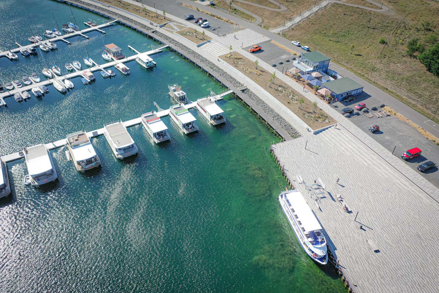 Blick auf die Liegeplätze in der Marina Braunsbedra (c) Saale-Unstrut-Tourismus e.V., Falko Matte